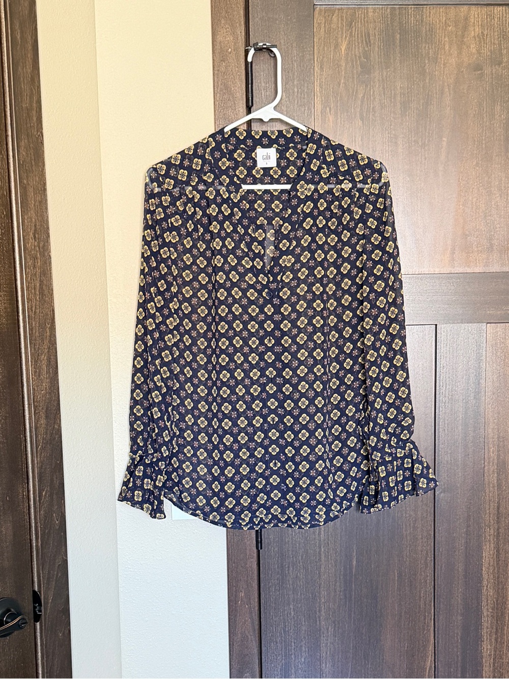 Cabi Women’s Mosaic Blue & Yellow Sheer Ruffle Cuff Blouse Style 3772 Size Small